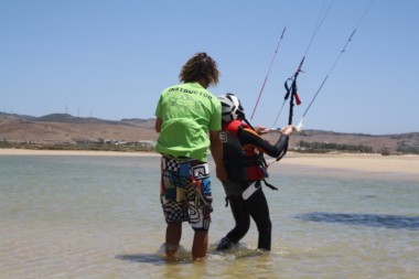 niño kitesurf tarifa